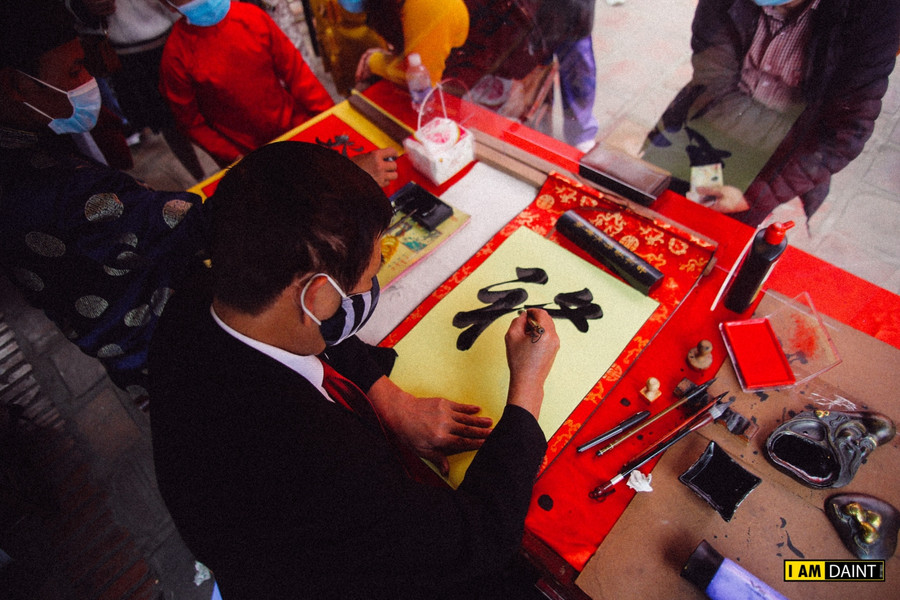 Hà Nội: Đầu năm xin chữ qua tấm chắn để phòng, chống Covid-19 ảnh 8