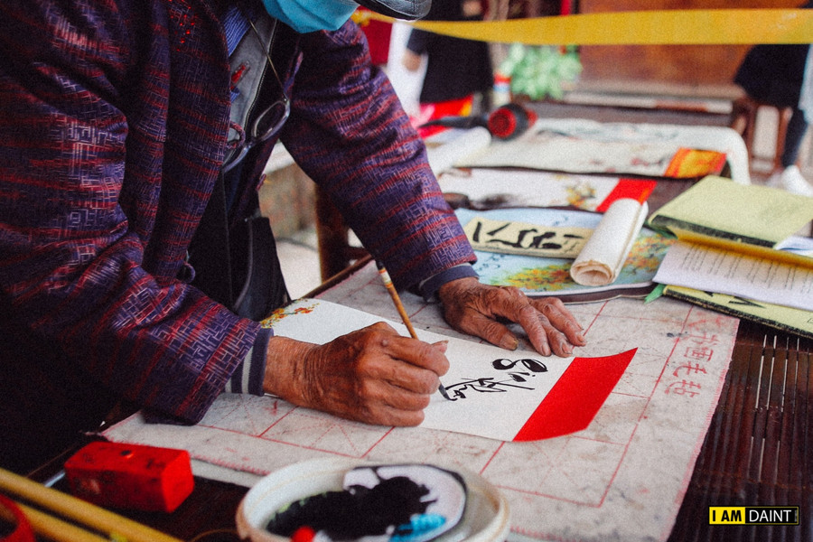 Hà Nội: Đầu năm xin chữ qua tấm chắn để phòng, chống Covid-19 ảnh 7