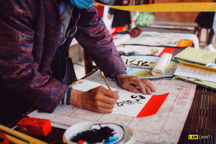 Hà Nội: Đầu năm xin chữ qua tấm chắn để phòng, chống Covid-19 ảnh 7