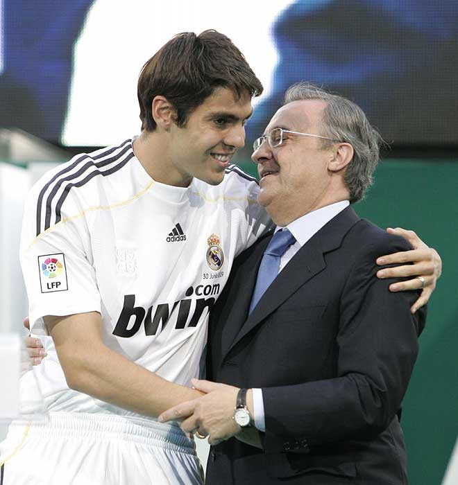 Kaka với Chủ tịch Frorentino Peres