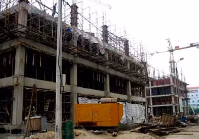 "Nhà ở làm nhanh, trường học làm chậm"