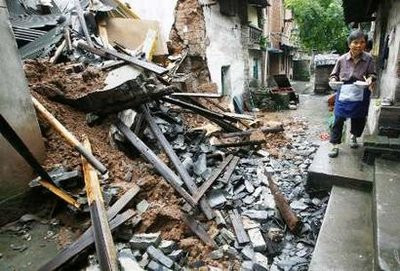 Một ngôi nhà bị sập ở Trùng Khánh.