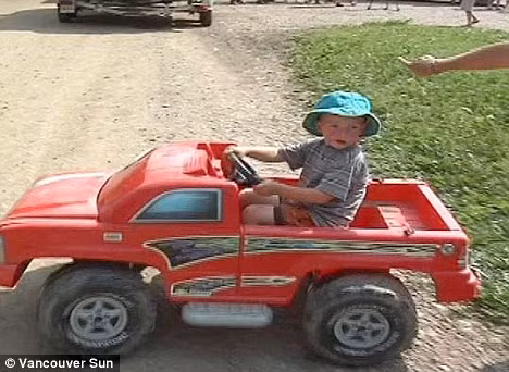 Cậu bé 3 tuổi thoát chết một cách lạ kỳ