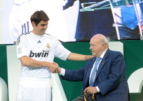 Kaka với Chủ tịch danh dự Di Stefano