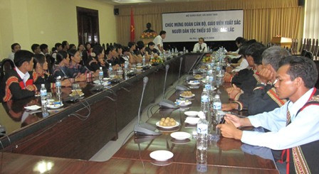 Buổi gặp mặt 40 CB, GV xuất sắc người dân tộc tỉnh Đắc Lắc Gặp mặt thân mật 40 cán bộ, giáo viên xuất sắc người dân tộc tỉnh Đắc Lắc tại Bộ GD-ĐT