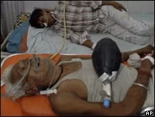 Những nạn nhân nằm trên giường bệnh cho biết vẫn uống rượu lậu nếu có