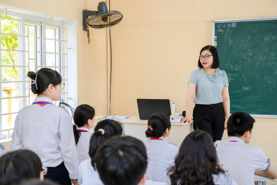 Mỗi thầy cô là tấm gương đổi mới sáng tạo để học sinh noi theo Mỗi thầy cô là tấm gương đổi mới sáng tạo để học sinh noi theo