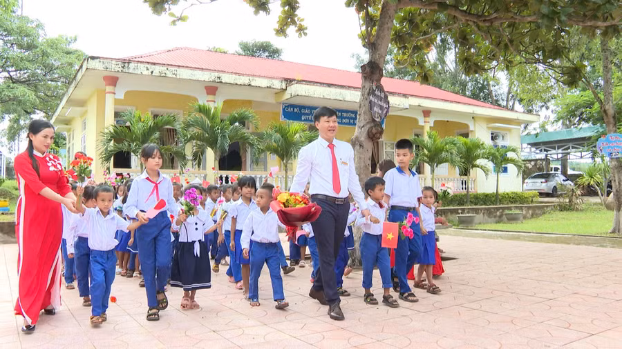 Năm học này Trường Tiểu học Thuận có gần 500 học sinh. Nhà trường cũng đón 97 học sinh lớp 1.