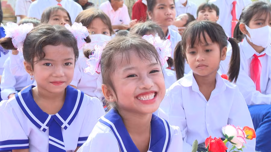 Nét mặt vui tươi của học sinh miền núi ngày khai giảng.