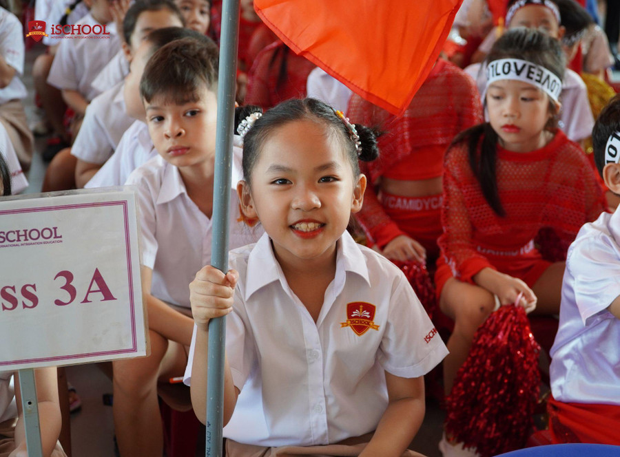 Nét mặt tươi vui của học sinh trong ngày khai giảng. Nét mặt tươi vui của học sinh trong ngày khai giảng.