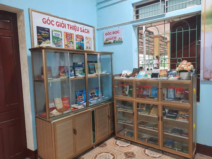 Trong đó Formosa Hà Tĩnh hỗ trợ gần 300 triệu đồng để mua sắm các trang thiết bị như: Tủ sách, giá lưới bóng chuyền, bóng chuyền , bàn đánh bóng bàn, cầu trượt trẻ con, cờ tướng, cầu lông... Trong đó Formosa Hà Tĩnh hỗ trợ gần 300 triệu đồng để mua sắm các trang thiết bị như: Tủ sách, giá lưới bóng chuyền, bóng chuyền , bàn đánh bóng bàn, cầu trượt trẻ con, cờ tướng, cầu lông...