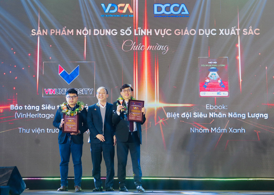 Trao giải cho sản phẩm nội dung số lĩnh vực giáo dục xuất sắc. Trao giải cho sản phẩm nội dung số lĩnh vực giáo dục xuất sắc.
