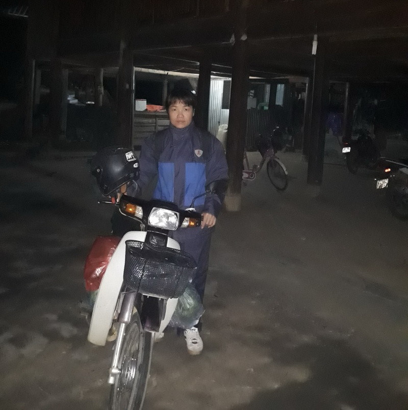 Cô đến trường khi trời vẫn còn tối Cô đến trường khi trời vẫn còn tối