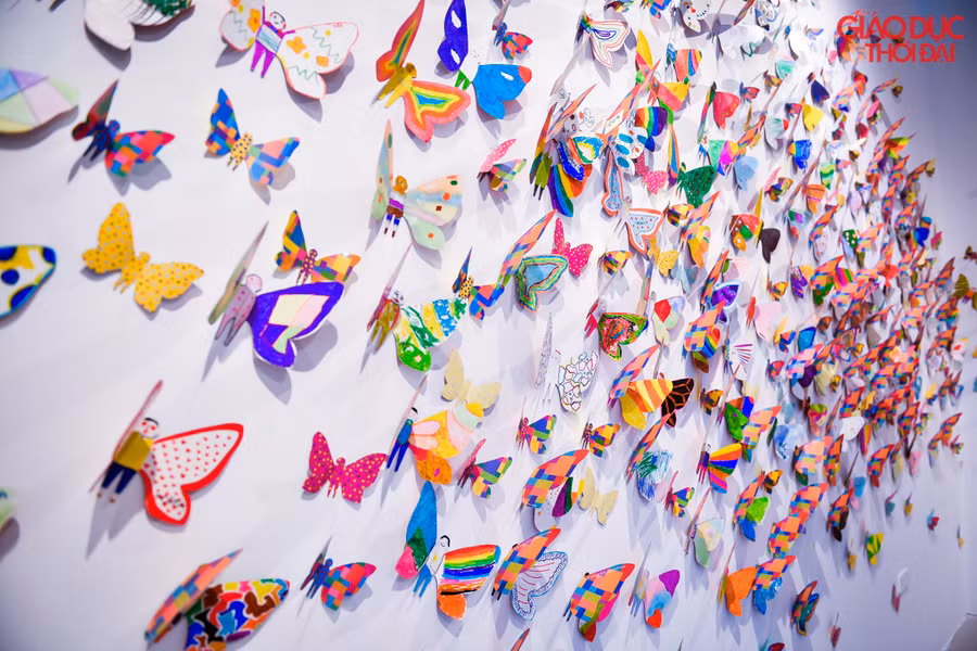 Màu sắc rực rỡ kèm những thông điệp ý nghĩa thể hiện tinh thần lạc quan của các bạn nhỏ không may mắn.