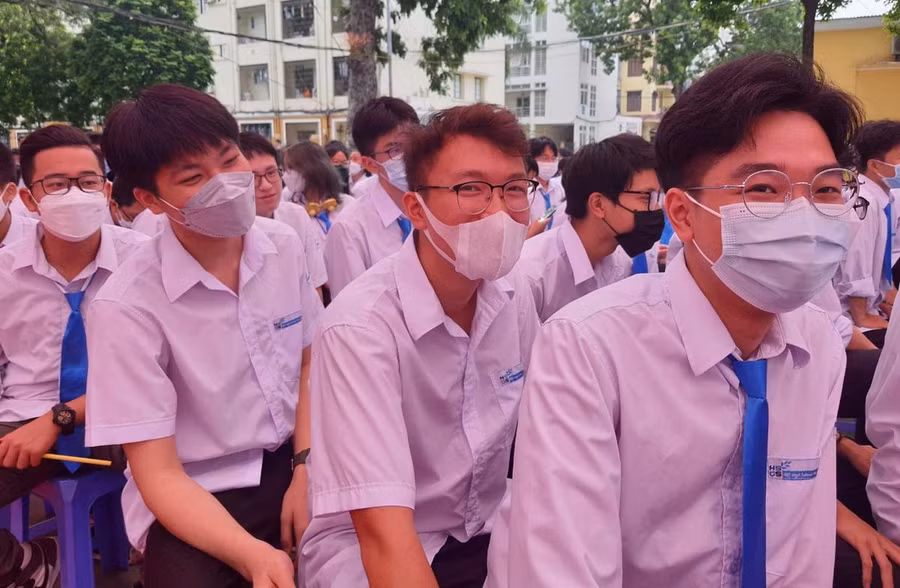 Học sinh Trường THPT chuyên Khoa học Tự nhiên hân hoan trong ngày khai giảng năm học mới 2022-2023