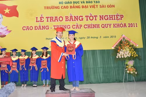 494 sinh viên Cao Đẳng Đại Việt Sài Gòn nhận bằng tốt nghiệp