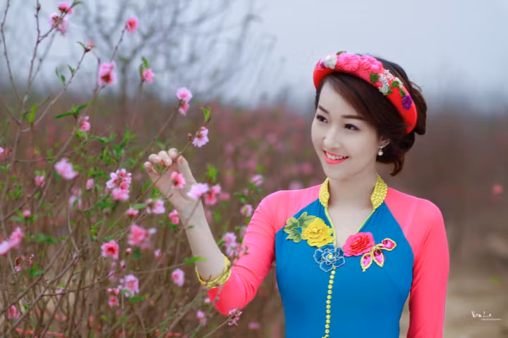 Ngẩn ngơ ngắm kiều nữ đẹp rực rỡ ngày Xuân