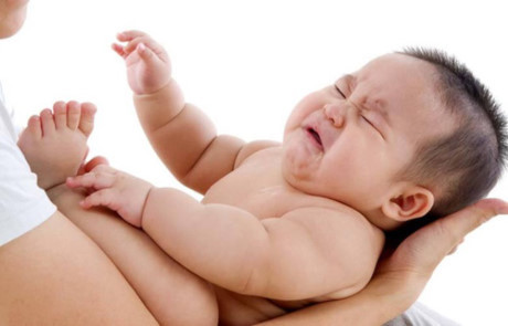 Sai lam khi cham con khien con kem thong minh tu trong noi - Anh 1