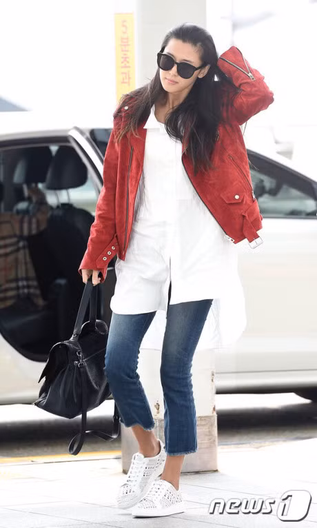 Mac sang trong, giau khuyet diem nhu ba hoang showbiz Han - Anh 14