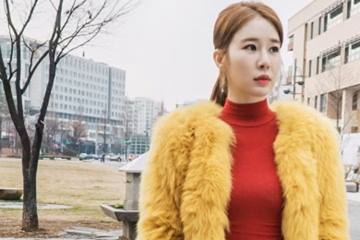 Bóc giá loạt áo sang chảnh của kiều nữ phim hot "Goblin"