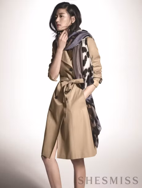 Mac sang trong, giau khuyet diem nhu ba hoang showbiz Han - Anh 7