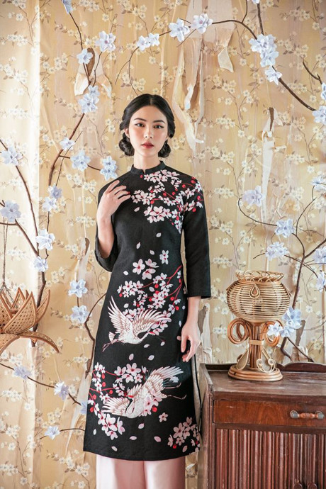 Tết đến Xuân sang, phải diện váy áo in 3 họa tiết này mới hừng hực sắc xuân - Ảnh 3 Tet den Xuan sang, phai dien vay ao in 3 hoa tiet nay moi hung huc sac xuan - Anh 3