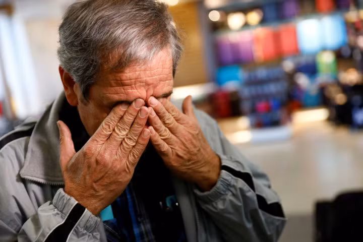 Nước mắt người nhập cư ở các sân bay sau lệnh cấm của Tổng thống Trump