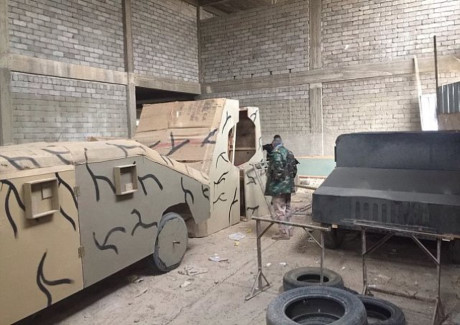 IS dung xe quan su gia bang go nham 