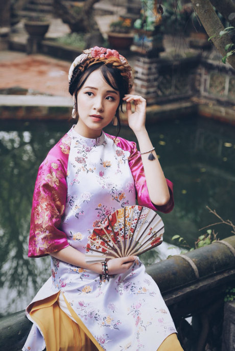 Tết đến Xuân sang, phải diện váy áo in 3 họa tiết này mới hừng hực sắc xuân - Ảnh 7 Tet den Xuan sang, phai dien vay ao in 3 hoa tiet nay moi hung huc sac xuan - Anh 7