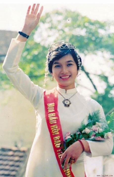 Bat ngo cong viec cua Hoa hau, A hau lam truoc khi dang quang (3) - Anh 4