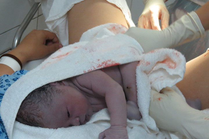 Ngắm 3 bé trai ra đời ngay thời khắc giao thừa