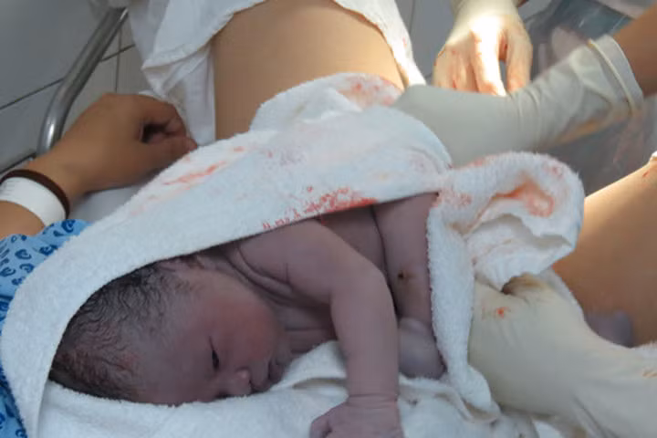 Ngắm 3 bé trai ra đời ngay thời khắc giao thừa