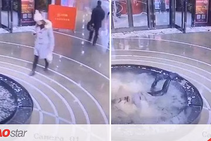 Mải mê nhắn tin, ngẩng mặt lên người phụ nữ đã thấy mình bì bõm trong hồ nước