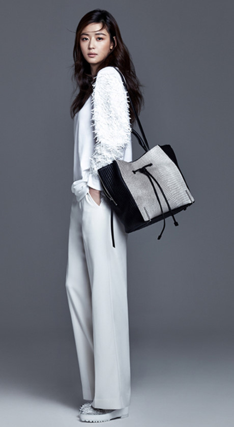 Mac sang trong, giau khuyet diem nhu ba hoang showbiz Han - Anh 11