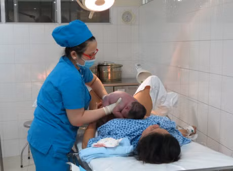 Ngam 3 be trai ra doi ngay thoi khac giao thua - Anh 3