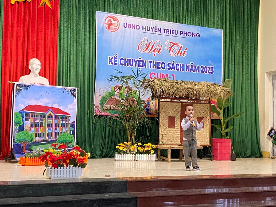 Học sinh tham gia cuộc thi kể những câu chuyện cổ tích đặc sắc.