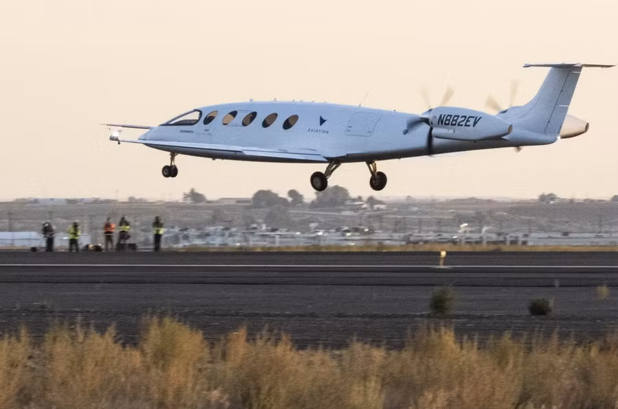 Chiếc máy bay điện Alice trong chuyến bay đầu tiên ở Washington (Mỹ). Ảnh: Ellen M. Banner/The Seattle Times.