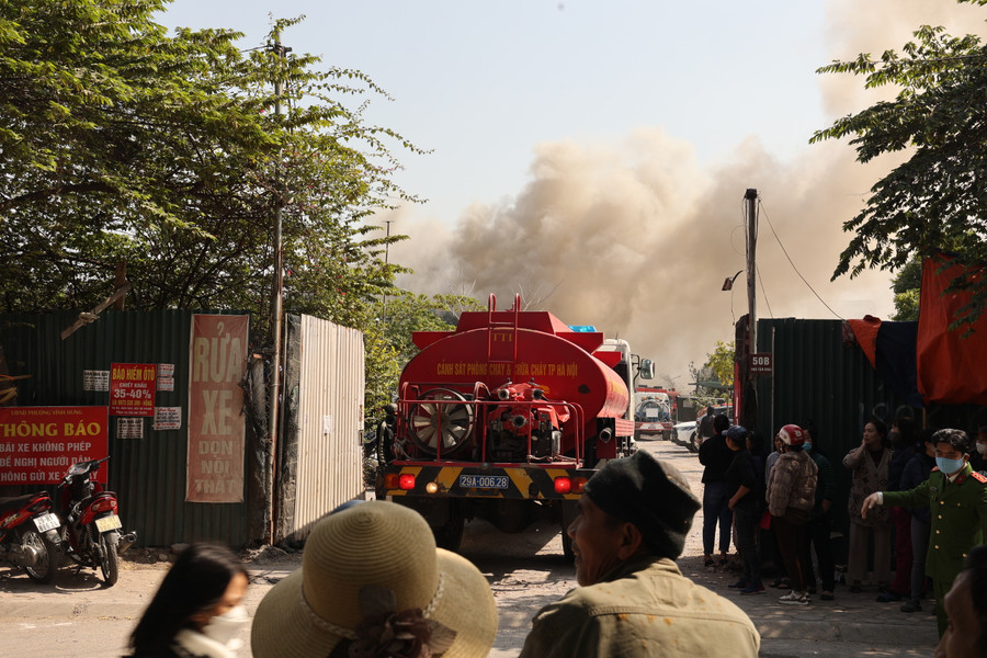 Hiện lực lượng chức năng đang tiến hành điều tra, làm rõ vụ việc. Hiện lực lượng chức năng đang tiến hành điều tra, làm rõ vụ việc.