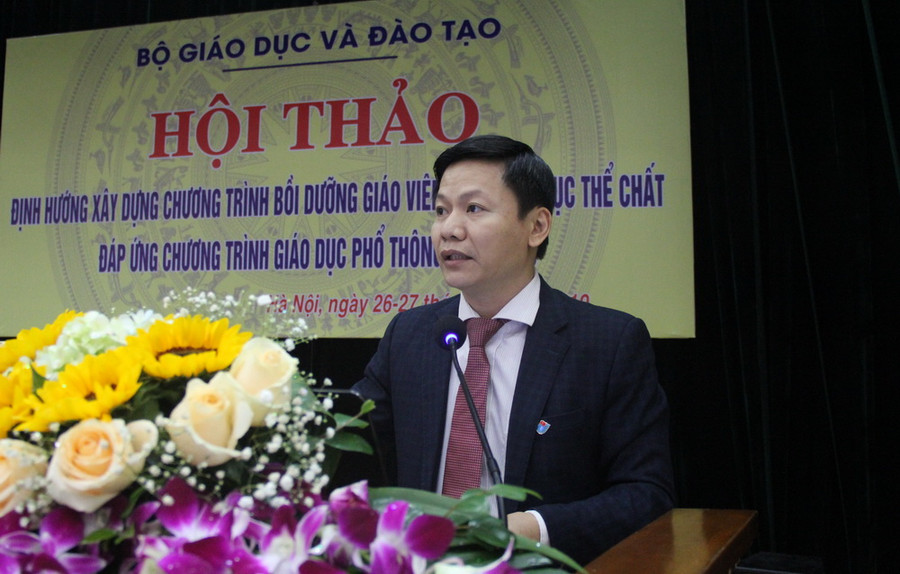 PGS Nguyễn Thanh Đề phát biểu tại hội thảo PGS Nguyễn Thanh Đề phát biểu tại hội thảo
