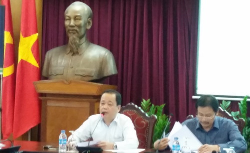 Ông Phan Đình Tân, Vụ trưởng Vụ Đào tạo, Bộ VHTTDL, Trưởng Ban tổ chức (bên trái) trả lời câu hỏi của các phóng viên Ông Phan Đình Tân, Vụ trưởng Vụ Đào tạo, Bộ VHTTDL, Trưởng Ban tổ chức (bên trái) trả lời câu hỏi của các phóng viên