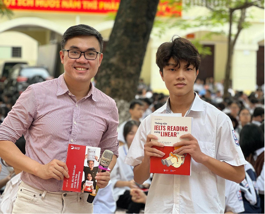 Phần quà từ gửi tặng các bạn học sinh hăng hái nhất. Phần quà từ gửi tặng các bạn học sinh hăng hái nhất.