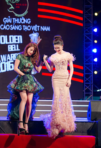 Á hậu Huyền My cuốn hút ánh nhìn với váy đuôi cá - Ảnh 5 A hau Huyen My cuon hut anh nhin voi vay duoi ca - Anh 5