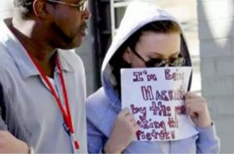 10 khoảnh khắc xấu xí nhất của cô đào sexy Scarlett Johansson - Ảnh 4 10 khoanh khac xau xi nhat cua co dao sexy Scarlett Johansson - Anh 4