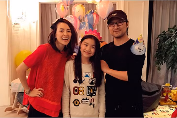 Chương Tử Di vui vẻ tổ chức sinh nhật cho con riêng của chồng