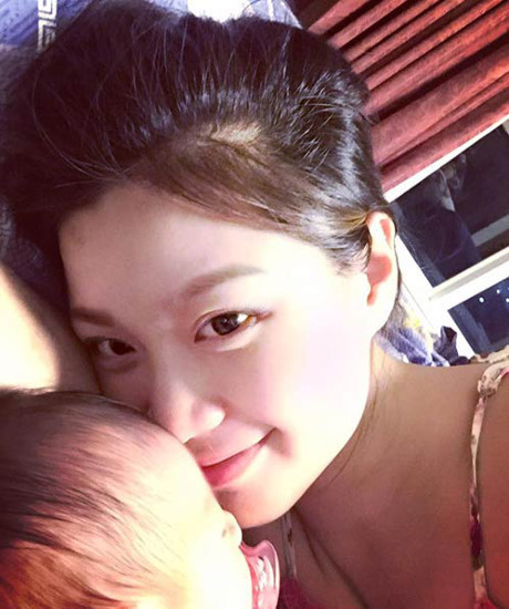 Á hậu Diễm Trang gây bất ngờ khi lấy lại vóc dáng sau 1 tháng sinh nở - Ảnh 4 A hau Diem Trang gay bat ngo khi lay lai voc dang sau 1 thang sinh no - Anh 4