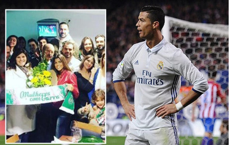 Ronaldo đưa Ronaldo dua