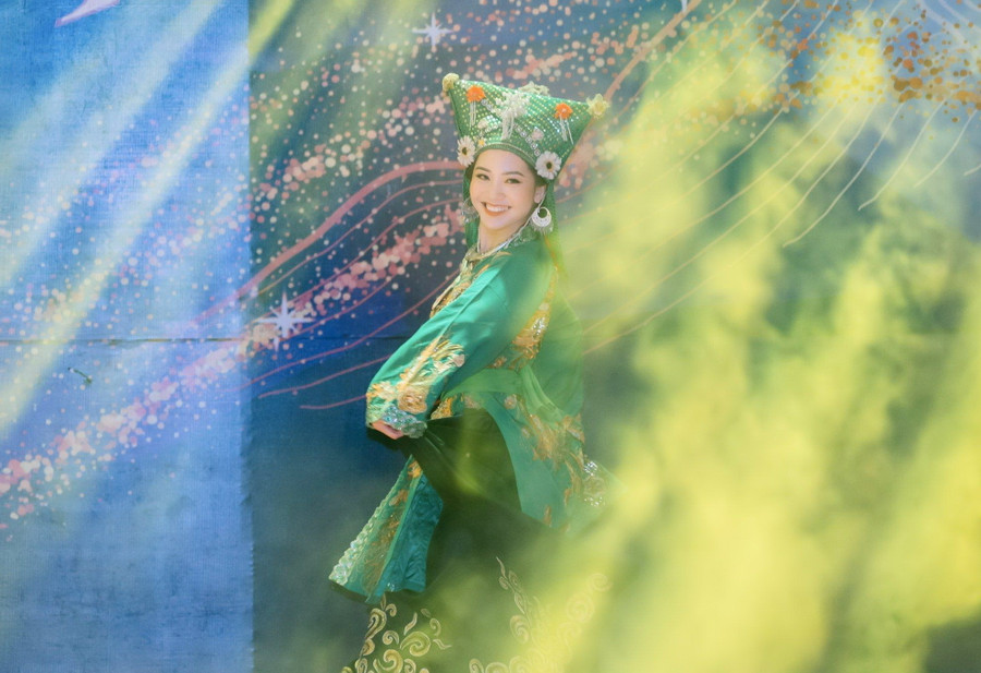 Phương Thảo còn có năng khiếu múa, chơi đàn piano... Phương Thảo còn có năng khiếu múa, chơi đàn piano...