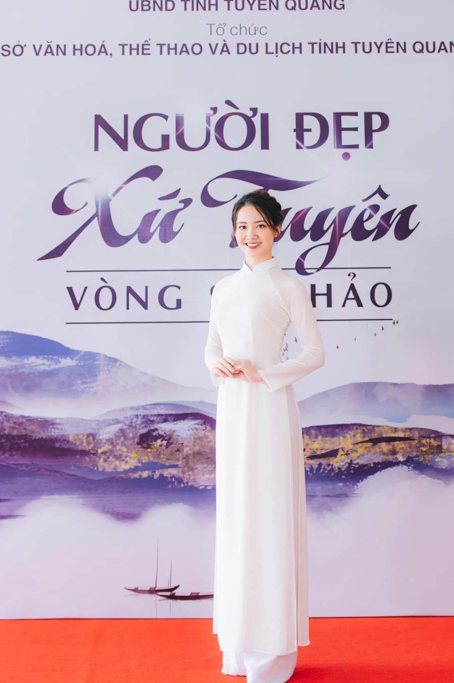 Người đẹp xứ Tuyên có số đo hình thể ấn tượng là 83-61-93. Người đẹp xứ Tuyên có số đo hình thể ấn tượng là 83-61-93.