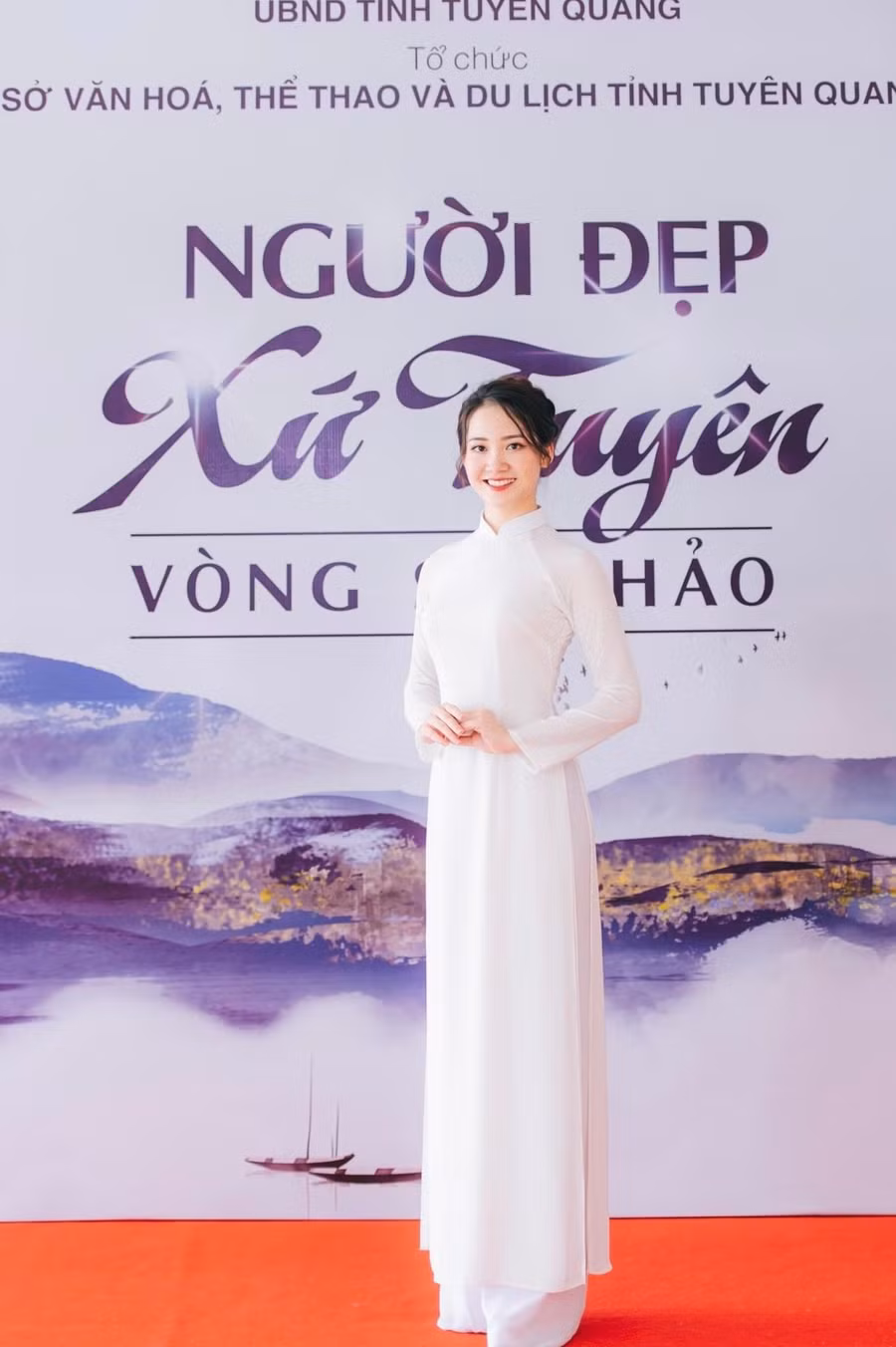 Người đẹp xứ Tuyên có số đo hình thể ấn tượng là 83-61-93.