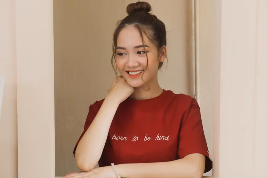 Vũ Phương Thảo là cựu sinh viên Khoa tiếng Trung, Trường ĐH Mở Hà Nội.